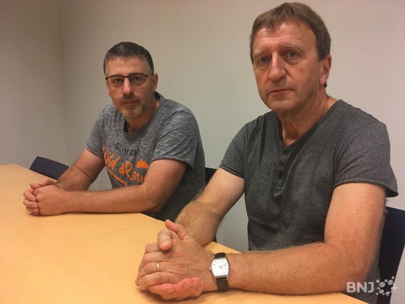 Alain Fleury (à gauche) et Denis Loviat, au Service de l'économie et de l'emploi, tous deux en charge de l'attribution des permis L, aux clubs de la région notamment.