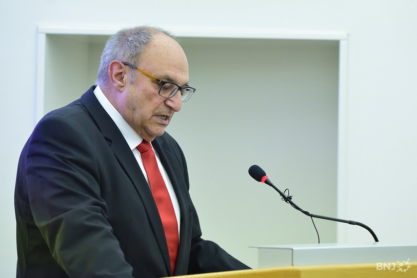 Alain Lachat veut que
la situation financière des candidats à des élections dans le Jura fasse
l’objet d’un engagement.