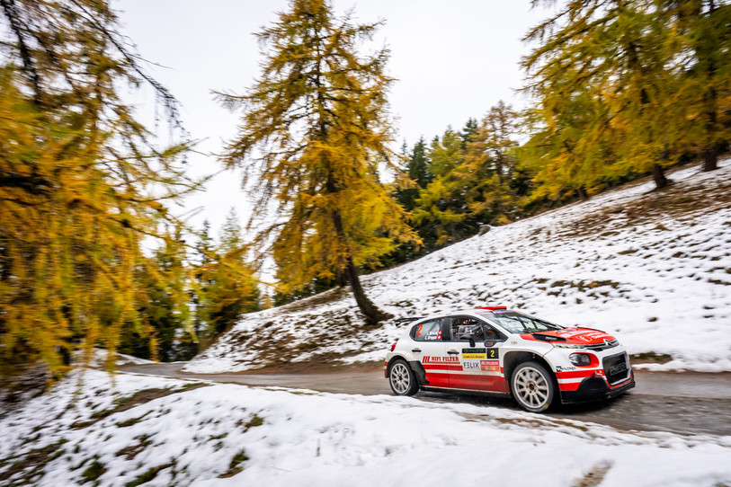 Le pilote neuchâtelois Jonathan Hirschi et sa navigatrice Charlène Greppin ont remporté le 65e Rallye International du Valais. (Photo: KEYSTONE/Maxime Schmid)