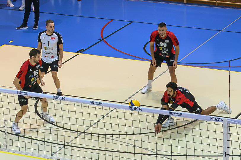 Colombier Volley n’est pas parvenu à obtenir son premier point de la saison samedi, devant son public. (Photo archives)