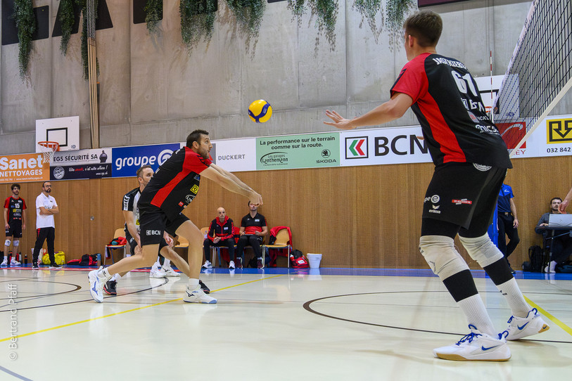 Il avait fallu 12 matches de championnat pour que Colombier Volley décroche sa première victoire la saison dernière. (Photo d’archive : Bertrand Pfaff)