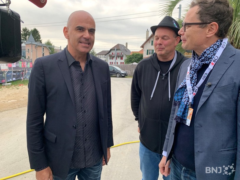 Le Conseiller fédéral fribourgeois (ici avec GIlles Pierre, au centre) était déjà passé au Noirmont en 2014.