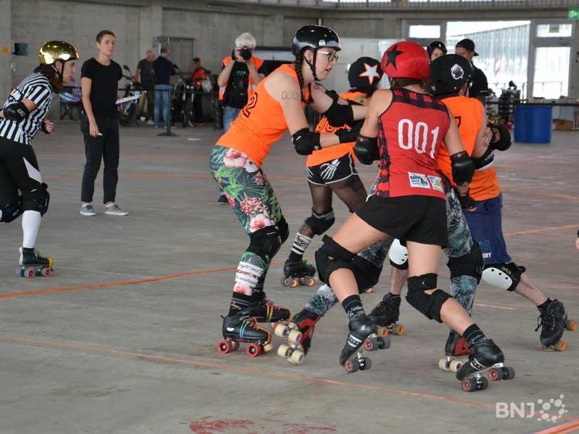 Les contacts font partie intégrantes du roller derby, mais tous les coups ne sont pas permis. 