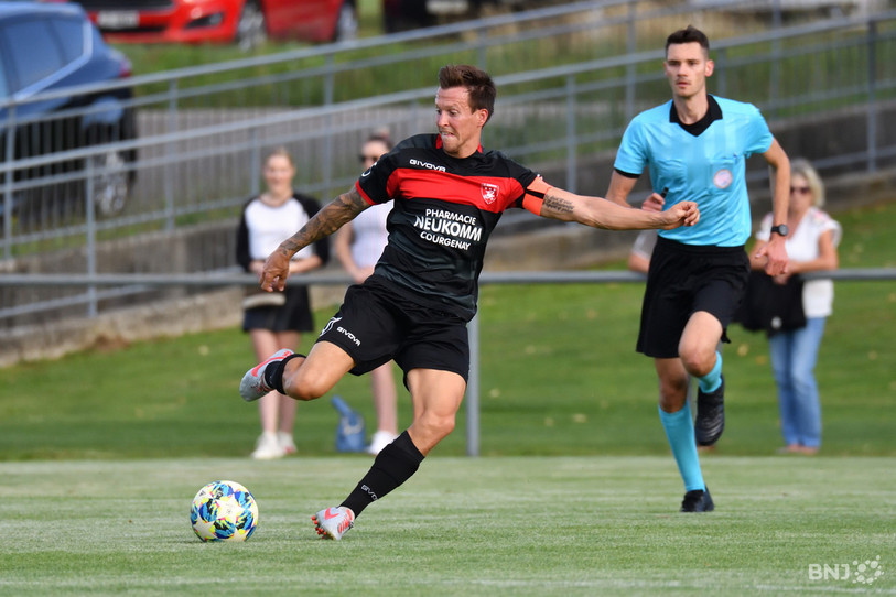 Le capitaine Adrien Jeker a inscrit le but de la victoire dans les arrêts de jeu samedi à Courgenay (photo : archives/Georges Henz).