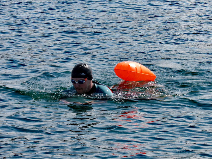 Gaétan Jeannet dans les eaux du lac de Neuchâtel (photo: © Gaétan Jeannet)