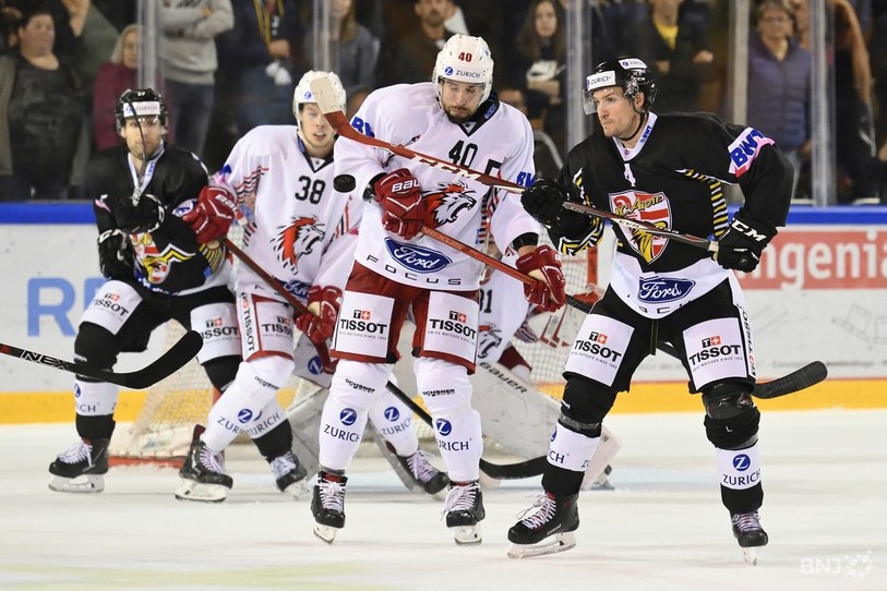 Jonathan Hazen et le HC Ajoie croisera à nouveau la route du Lausanne HC d'Etienne Froidevaux (photo : archives/Georges Henz).