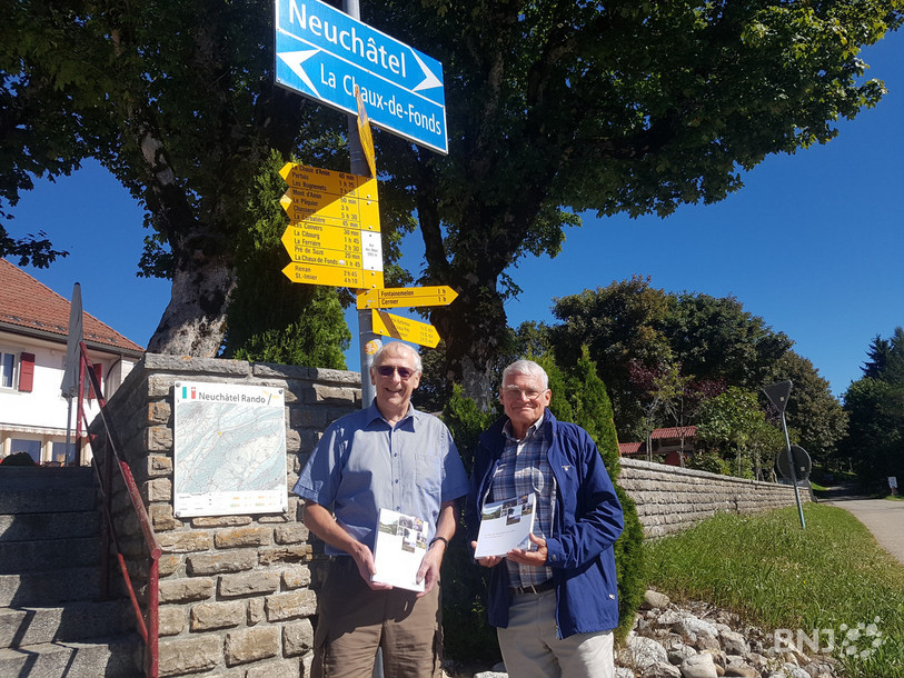 Deux des auteurs du livre, Miroslaw Halaba et Léonard Farron, jeudi matin à la Vue-des-Alpes.