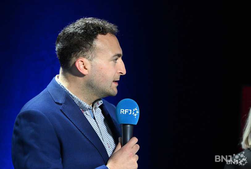 Valentin Zuber (PS), en lice pour le second tour de l’élection au Gouvernement jurassien, était l’invité de « La Matinale » de RFJ ce mardi. (Photo : Georges Henz.)