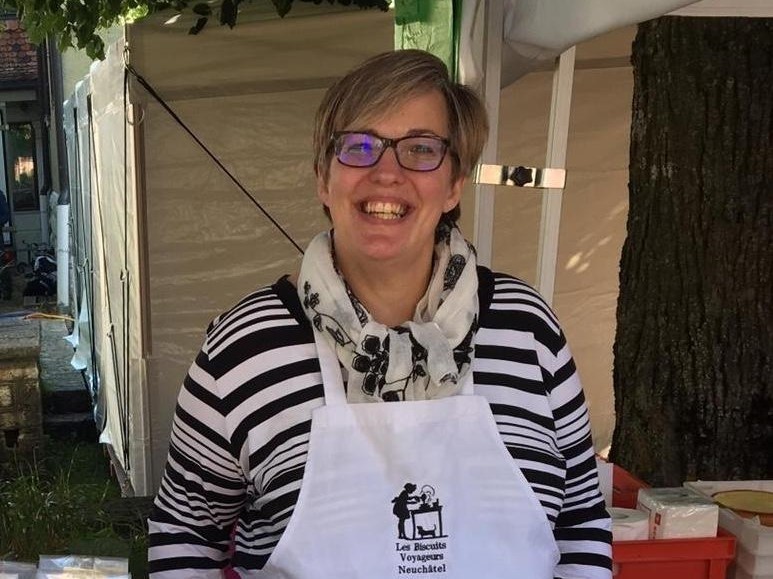 Vanessa Cuche supporte désormais deux casquettes: commerçante itinérante et biscuitière. (Photo: Vanessa Cuche)