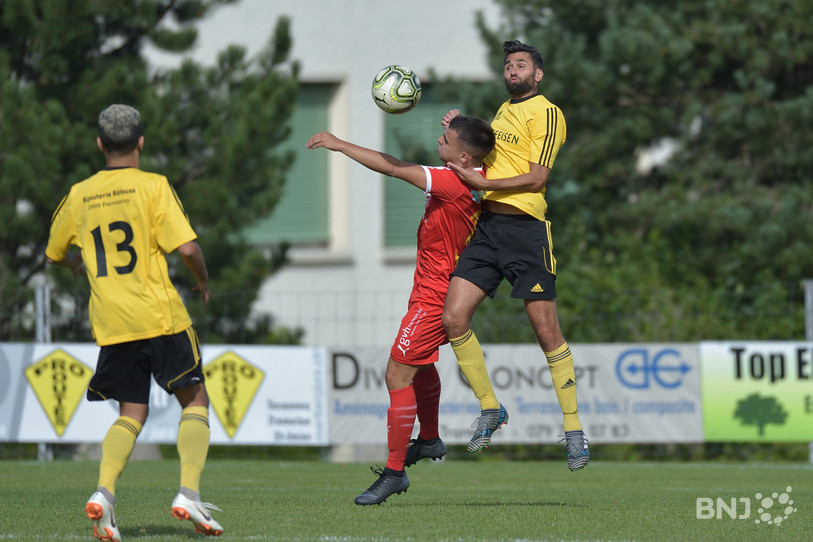 Karim Ziouane prend le dessus sur Jonathan Cordova (Photo : Georges Henz).