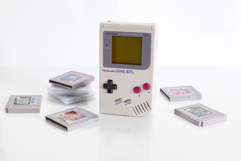 Parmi les souvenirs d’un autre temps partagés par Diana Da Costa, la journaliste se remémore notamment les joies des soirées Game Boy passées sous la couette. Photo : Pixabay