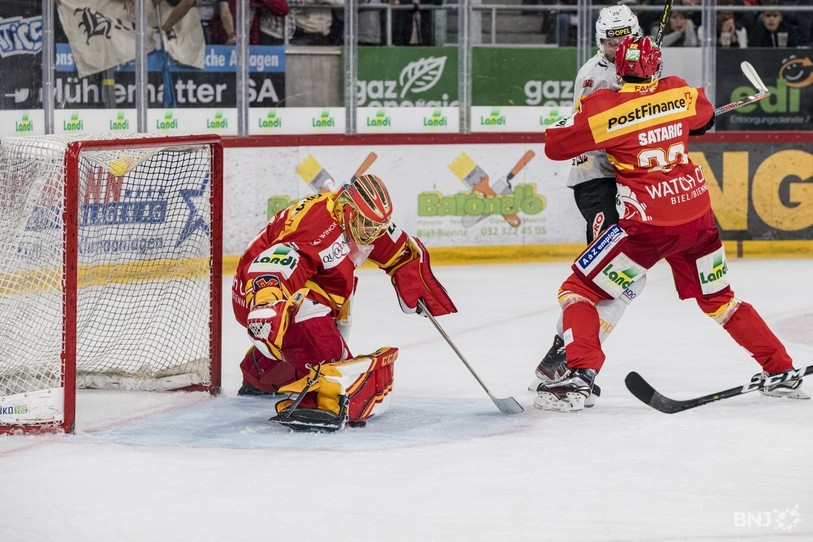 Malgré une performance héroïque, Jonas Hiller n’a pas pu éviter la défaite des siens. (Photo: Archives)
