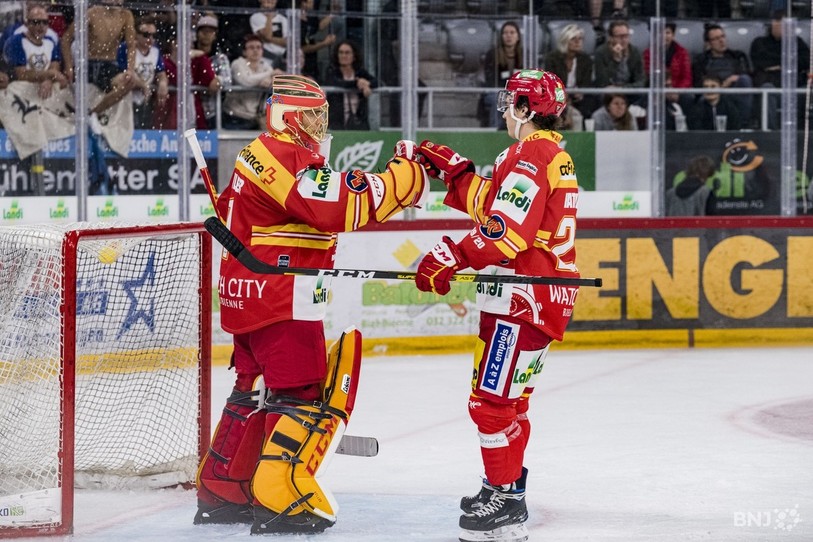 Jonas Hiller s’est montré intraitable pour signer son premier blanchissage de la saison. (Photo: Archives)
