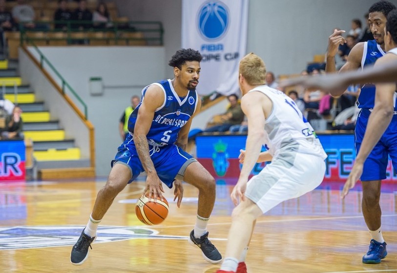 Arthur Edwards a dû prendre son mal en patience avant de découvrir ses nouveaux coéquipiers (photo : FIBA).