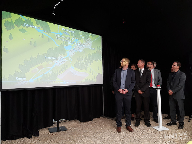 Les partenaires du projet ont symboliquement mis en route l'installation lors d'une cérémonie officielle organisée à proximité du puits des Sauges.
