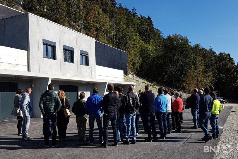 Les 130 invités présents ont pu à tour de rôle découvrir le réservoir des Philosophes (photo) et le puits des Sauges.