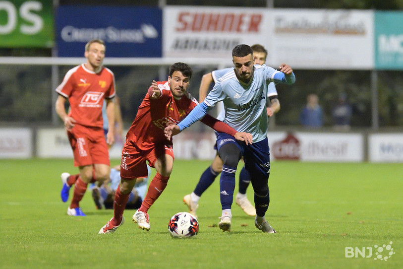Les duels ont été âprement disputés entre le FC Moutier et le FC Tavannes/Tramelan (photo: Georges Henz).