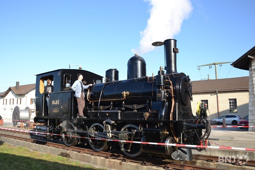 Test de la soupape...la locomotive est presque prête pour relier Delémont à Laufon