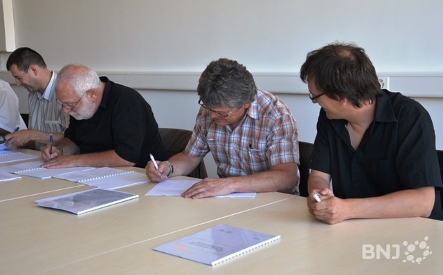 Jean Crevoisier (vice-président de l'AJMEA), Jean-Claude Crevoisier (président de l'AJMEA), Pierre-Alain Grosjean (Syna) et Thomas Sauvain (SSP)