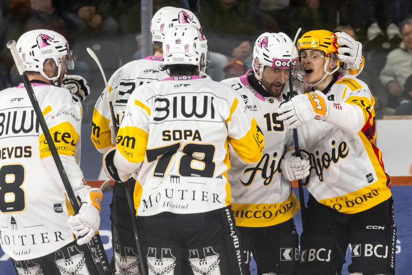 Le HC Ajoie a marqué cinq buts mardi soir en terre bernoise : une première cette saison ! (Photo : Keystone/Anthony Anex)