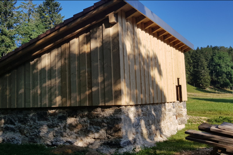 L’une des quatre citernes restaurées par le Parc Chasseral depuis 2017 dans le plus grand respect du patrimoine par des artisans de la région (Photo : © Parc Chasseral)