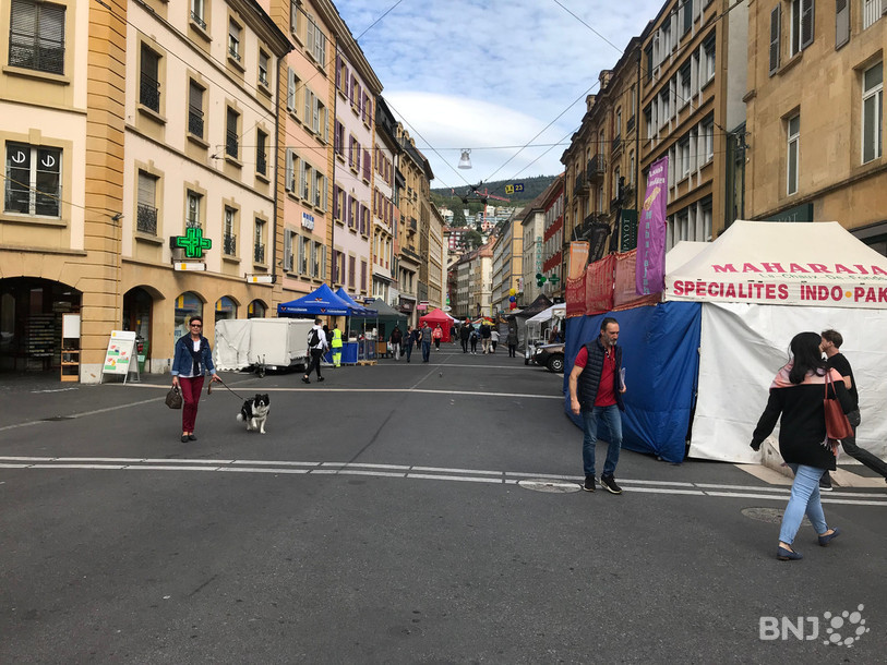 C'est le calme avant la fête sur la rue du Seyon à Neuchâtel.
