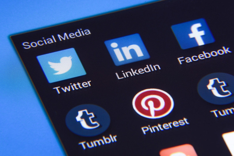 Selon Quentin Haas, les jeunes doivent être davantage sensibilisés aux pièges médiatiques, notamment sur les réseaux sociaux (photo d'illustration).