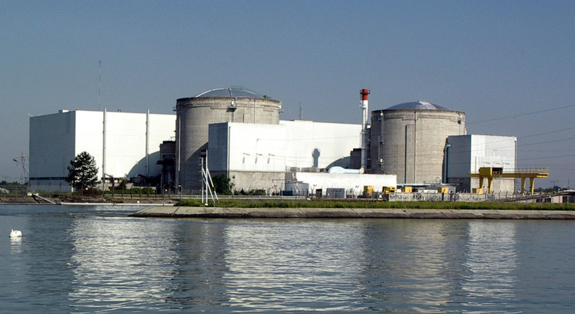La centrale nucléaire de Fessenheim. (Photo : 2010_06_04_Centrale_nucléaire_de_Fessenheim2.jpg: Florival frderivative work: César [CC BY-SA 3.0 (https://creativecommons.org/licenses/by-sa/3.0)])