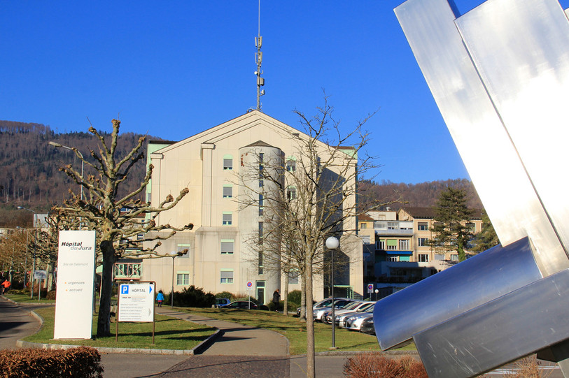 Le site delémontain de l'Hôpital du Jura devrait déménager d'ici quelques années. (Photo : archives).