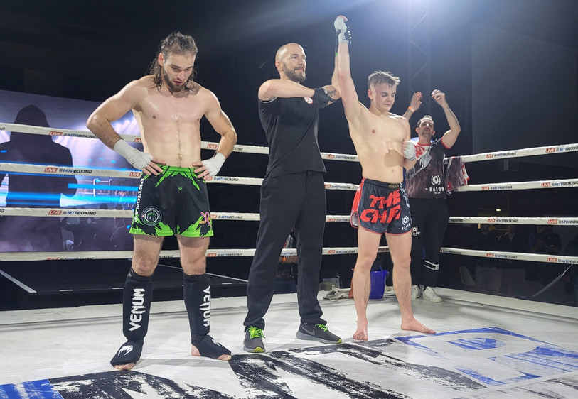 Une défaite difficile à avaler pour Mike Petignat (à gauche). (Photo : Team Fight Kickboxing Delémont)