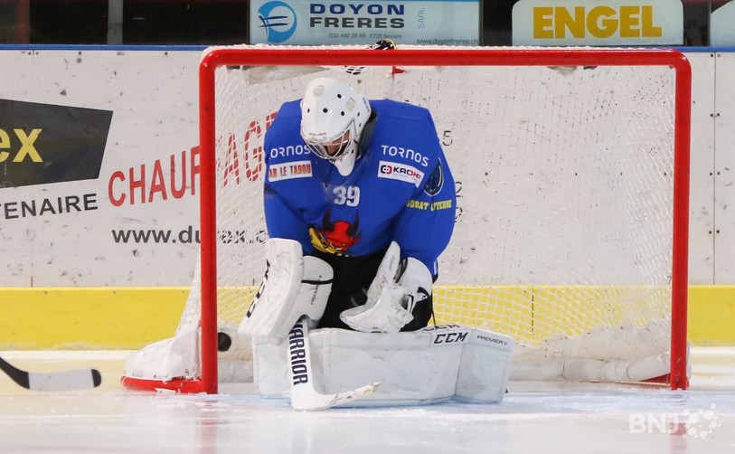 Malgré sa défaite face à Fleurier vendredi soir, le HC Moutier conserve son avant-dernière place qualificative pour les play-off (photo : archives).