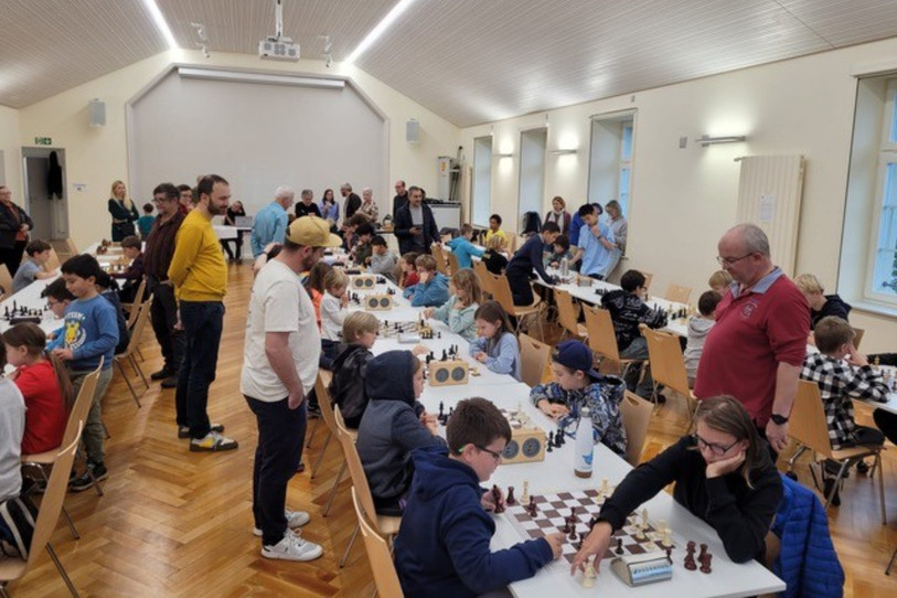 53 jeunes joueurs d'échecs se sont affrontés dimanche dernier à Courroux. (Photo : Nathalie Rossé)
