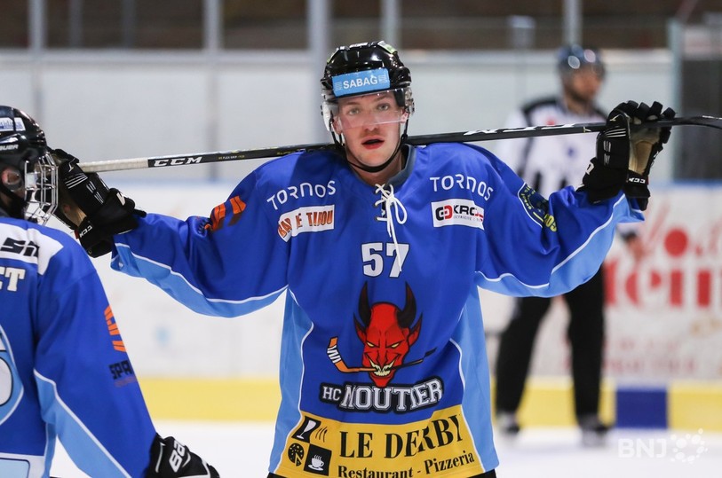 Matthieu Charmillot et le HC Moutier ont laissé filer le match pour la 1re place (photo : archives/Mauricette Schnider).