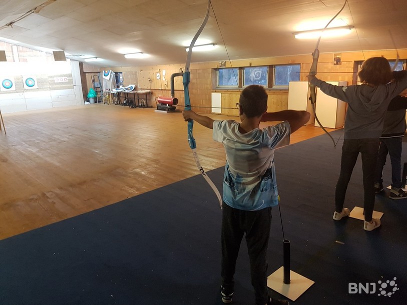 Le tir à l'arc La Chaux-de-Fonds et ses jeunes membres tirent leurs dernières flèches dans le vieux local des Eplatures.