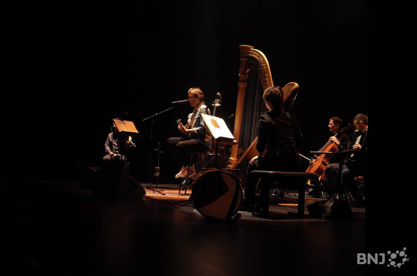 Drôles ou intimes, les chansons de Gaëtan se partagent par un public familial.