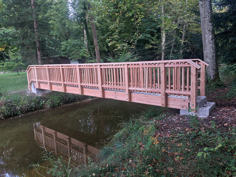 L’embouchure de l’Areuse a retrouvé un cours plus naturel, libéré d’aménagements anciens, et s’accompagne d’un nouveau sentier balisé le long du lac. (Crédit : SPCH) 