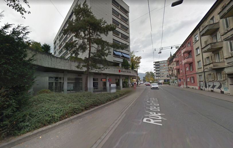 Le brigandage s'est déroulé dans la pharmacie de la rue de la Poste. (Photo : Google Maps)