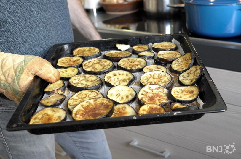 Quelques aubergines sorties du four pour composer cette entrée.