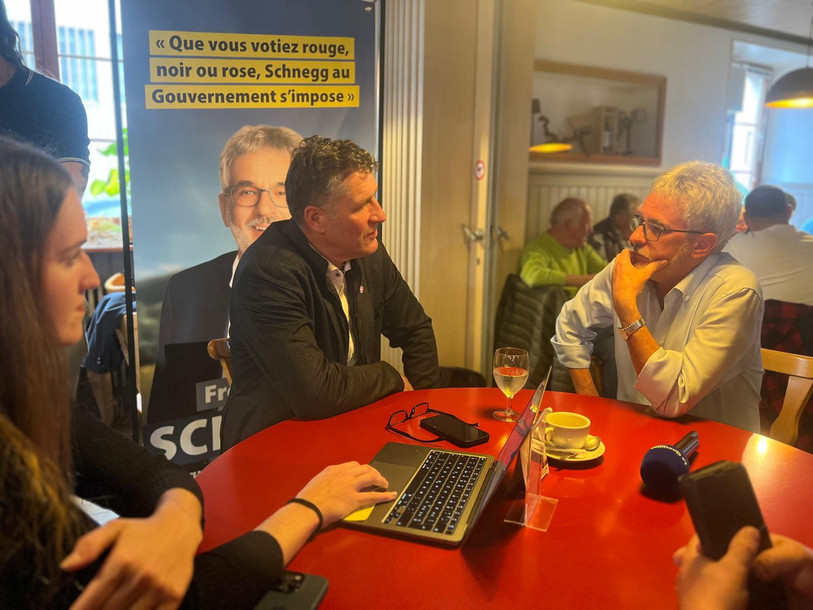 Le candidat UDC Fred-Henri Schnegg (à droite) et son collègue de parti Thomas Stettler.
