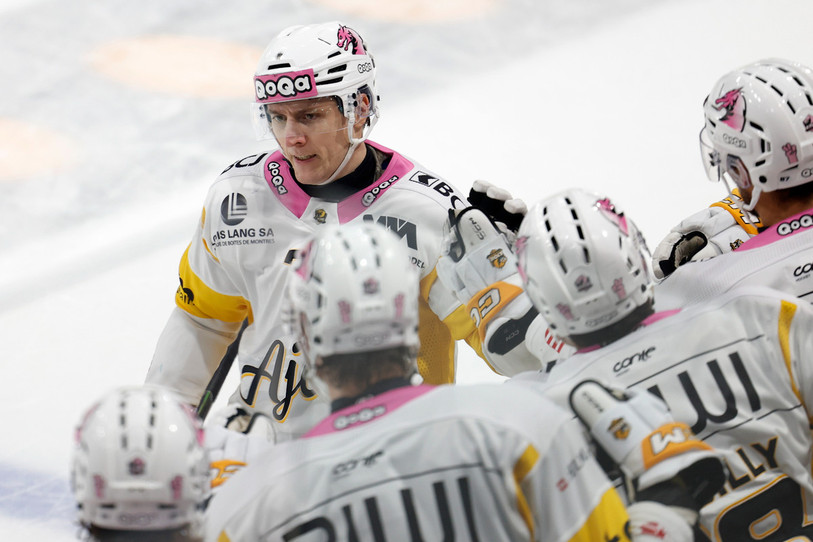 Killian Mottet a marqué à Fribourg ! Un des rares moments de joie du HC Ajoie ce mercredi... (Photo : Keystone/Peter Klauzner)