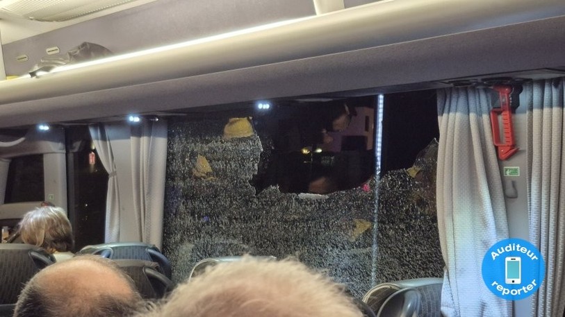 L'explosion de la vitre n'a fait aucun blessé. (Photo : auditeur reporter.)