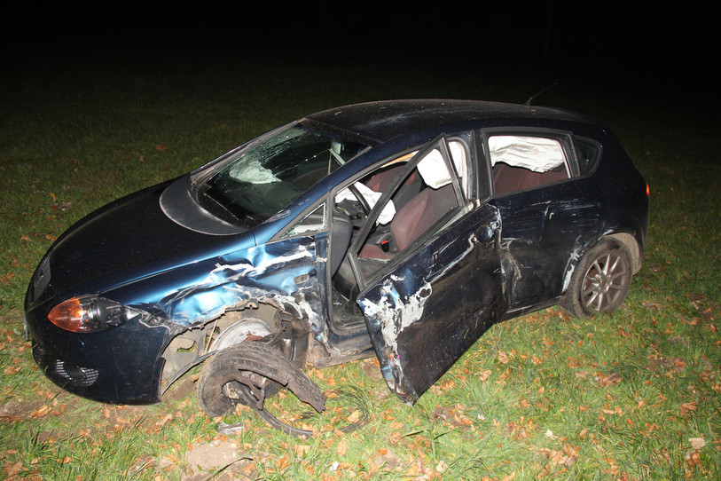 La collision latérale survenue vendredi soir entre Les Pommerat et Saignelégier a également causé des dégâts matériels (photo: police cantonale jurassienne). 
