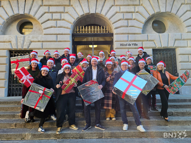 Photo d'équipe des nombreux partenaires qui mettent en place les animations de la période de l'Avent en Ville de Neuchâtel.