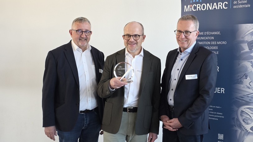 ADronix sàrl, représentée par Philippe Amez-Droz (au centre), a reçu le prix Micronarc mardi matin en compagnie des dirigeants de Patric Concept, les inventeurs du système Deep Sleep.