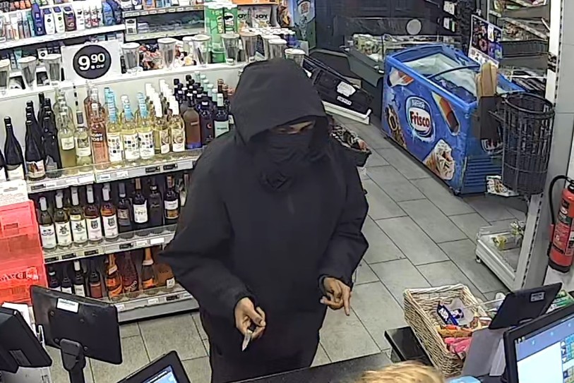 La police neuchâteloise recherche l’auteur du brigandage commis lundi soir aux Draizes. (Photo : police neuchâteloise)