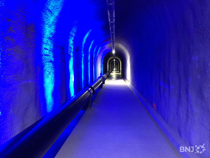 La galerie de Jogne, maillon indispensable dans le système d'adduction d'eau de La Chaux-de-Fonds, a été inauguré vendredi matin, après 4 ans de travaux. Le tunnel fait plus de 760 mètres