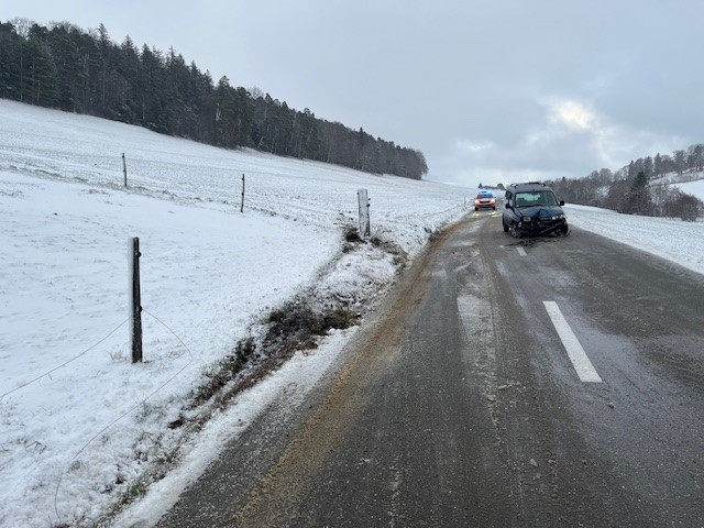 L’accident s’est produit ce jeudi à Bourrignon, sans faire de blessé. (Photo : police cantonale.)