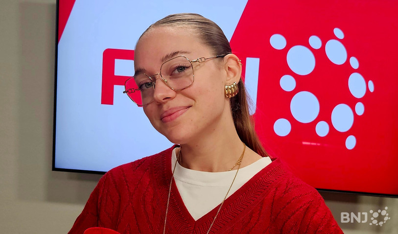 Emilie, quelques minutes avant de chanter en direct dans « La Matinale ».