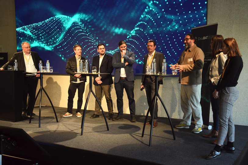 Intervention de participants de CircuBAT lors de la clôture du projet à BERNEXPO. (Photo : CircuBAT)