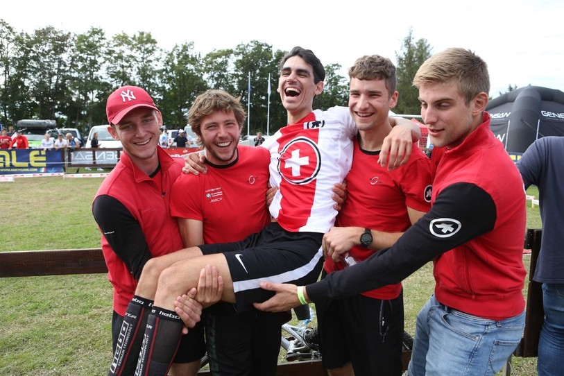 La joie dans le camp suisse après la 2e place de Vito Gonzales ce dimanche.